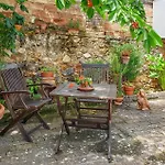 Pet Friendly In With Kitchen