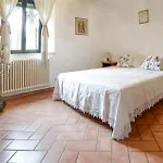 Pet Friendly In With Kitchen