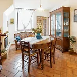 Pet Friendly In With Kitchen Apartman