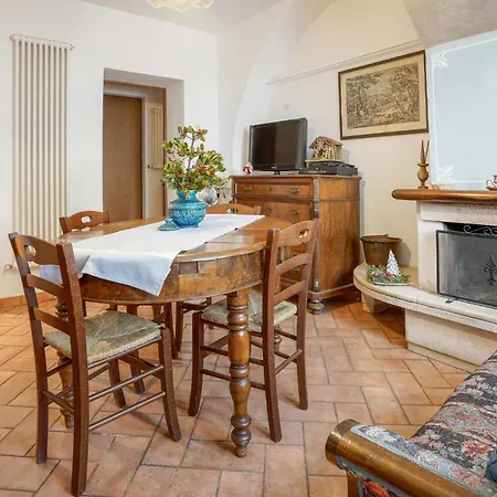 Pet Friendly In With Kitchen Rosia