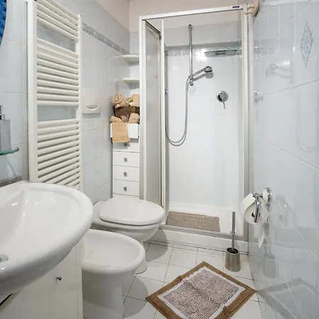 Appartement Pet Friendly In With Kitchen *