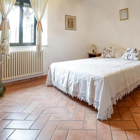 Pet Friendly In With Kitchen