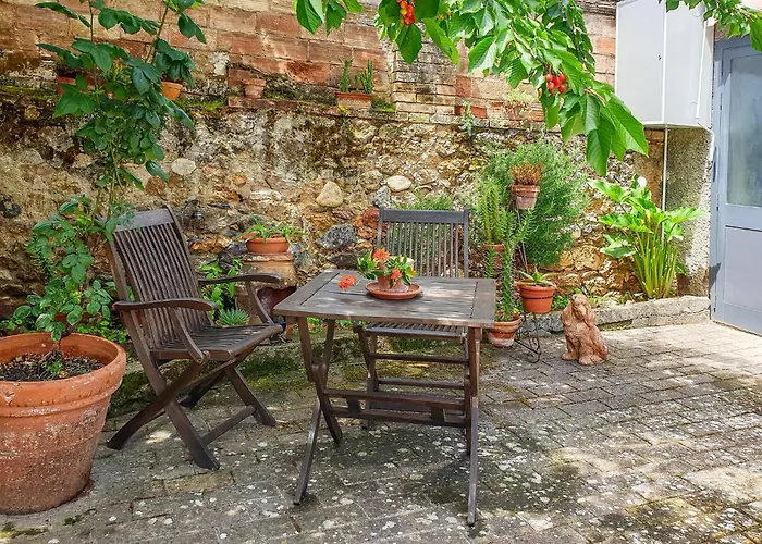 Pet Friendly In With Kitchen
