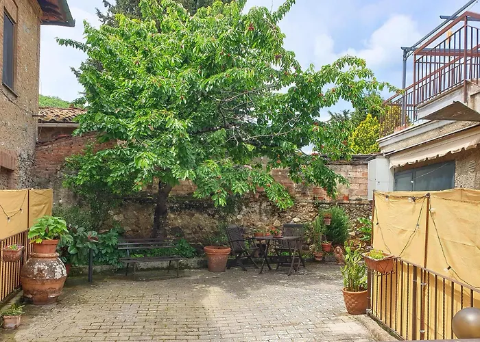 Pet Friendly In With Kitchen *